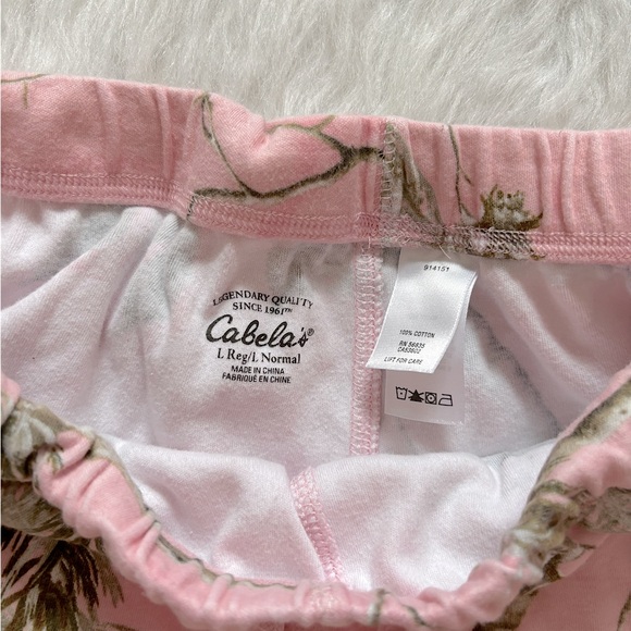 Cabelas Realtree Camo Shorts - Picture 2 of 3